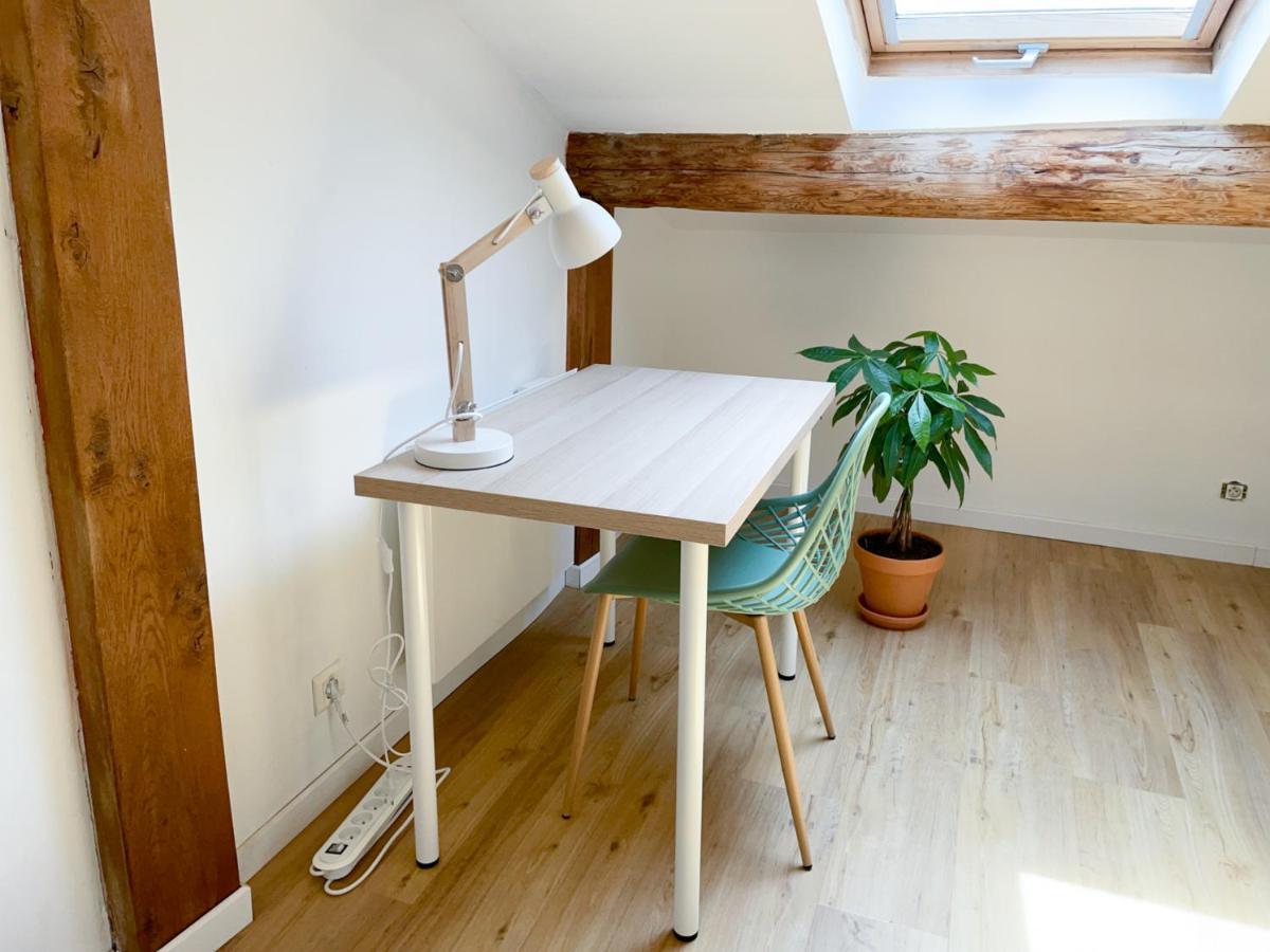 Spacieux Duplex Central Avec Terrasse Tropezienne Salon-de-Provence Luaran gambar