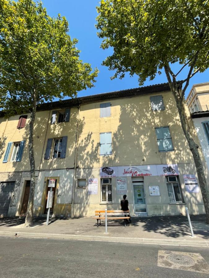 Spacieux Duplex Central Avec Terrasse Tropezienne Salon-de-Provence Luaran gambar